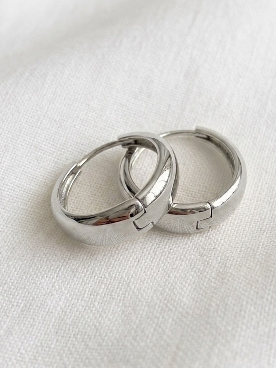 Jewelry - Silver plated women’s 15mm hoop earrings hypoallergenic